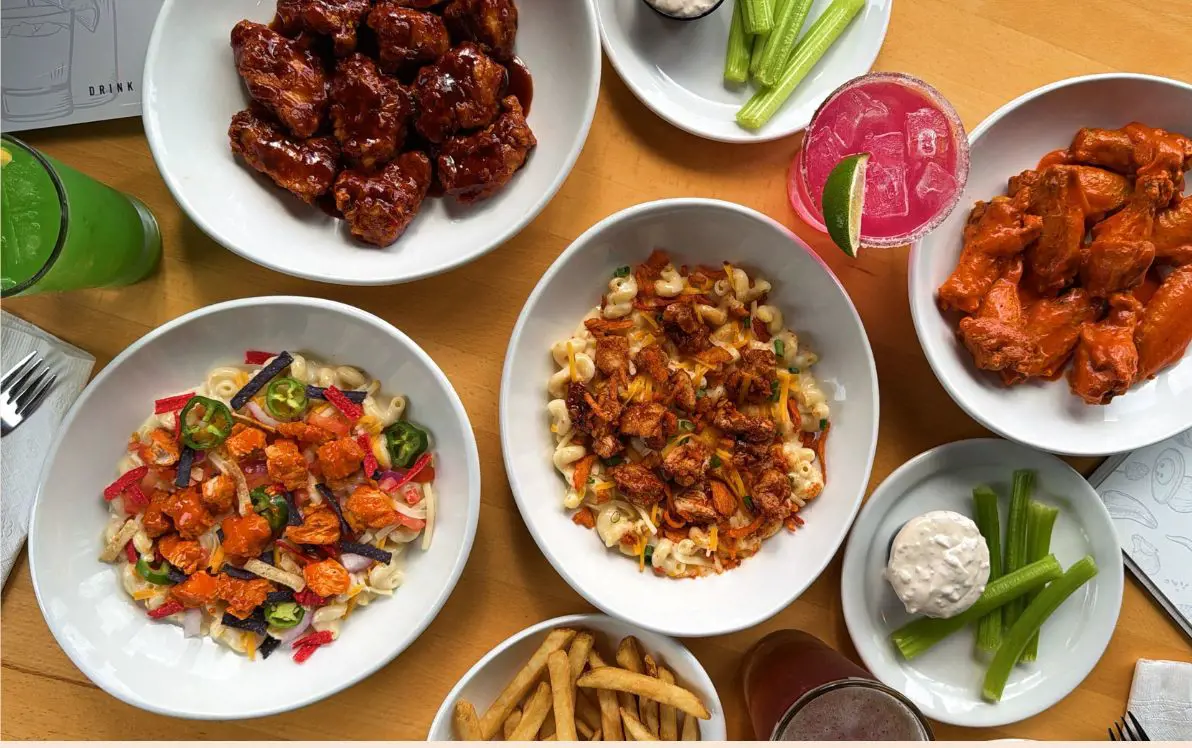 Wings and Rings Dives into Summer with New Loaded Mac Bowls and Dragon Fruit Sips
