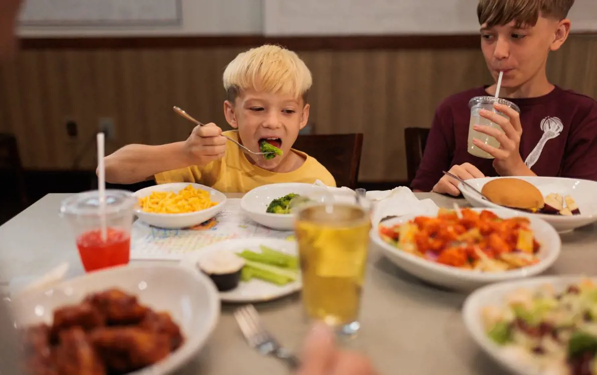 5 Top Tips for Eating Wings with Your Kids