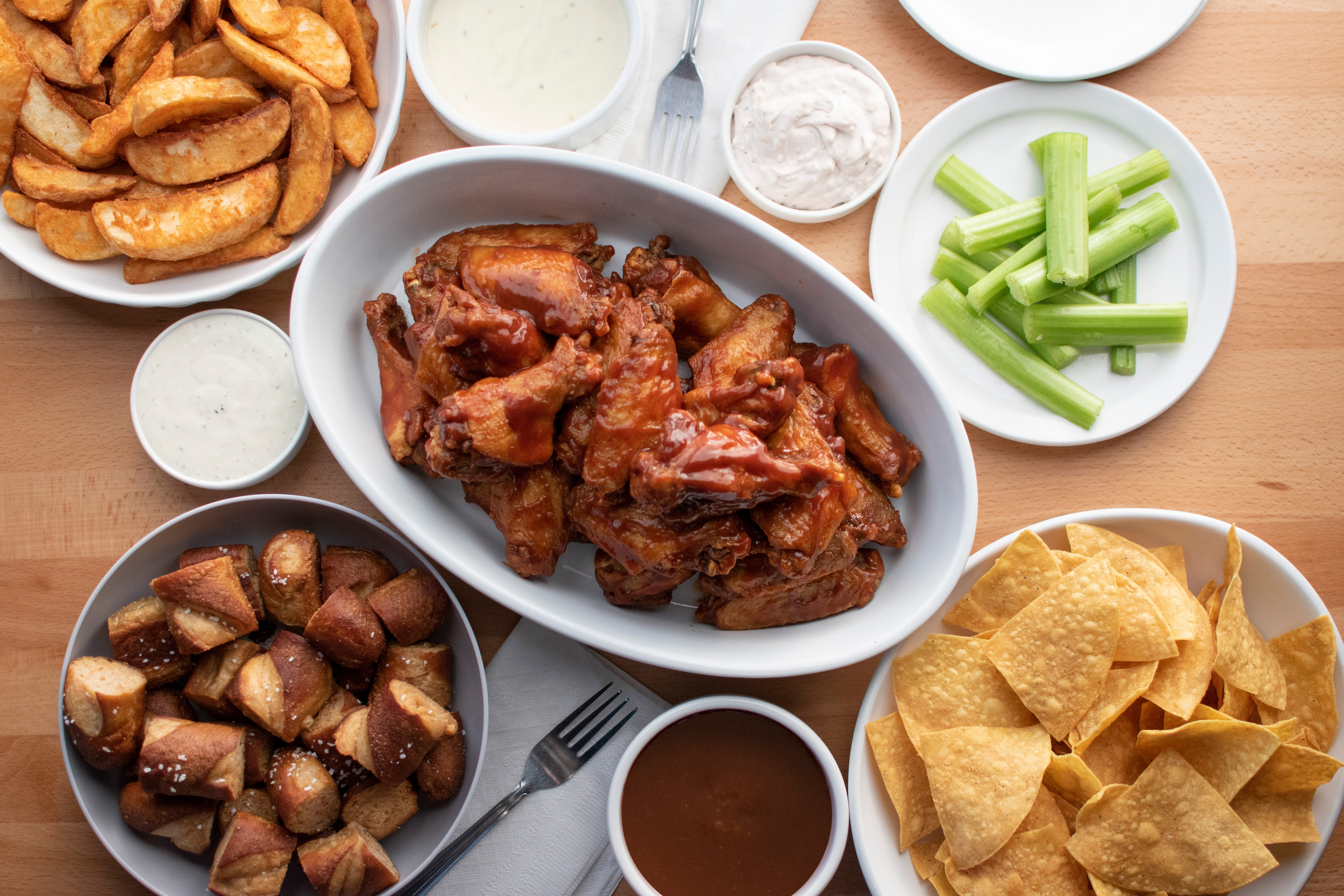 What to Serve with Chicken Wings: 15 Delicious Side Dishes